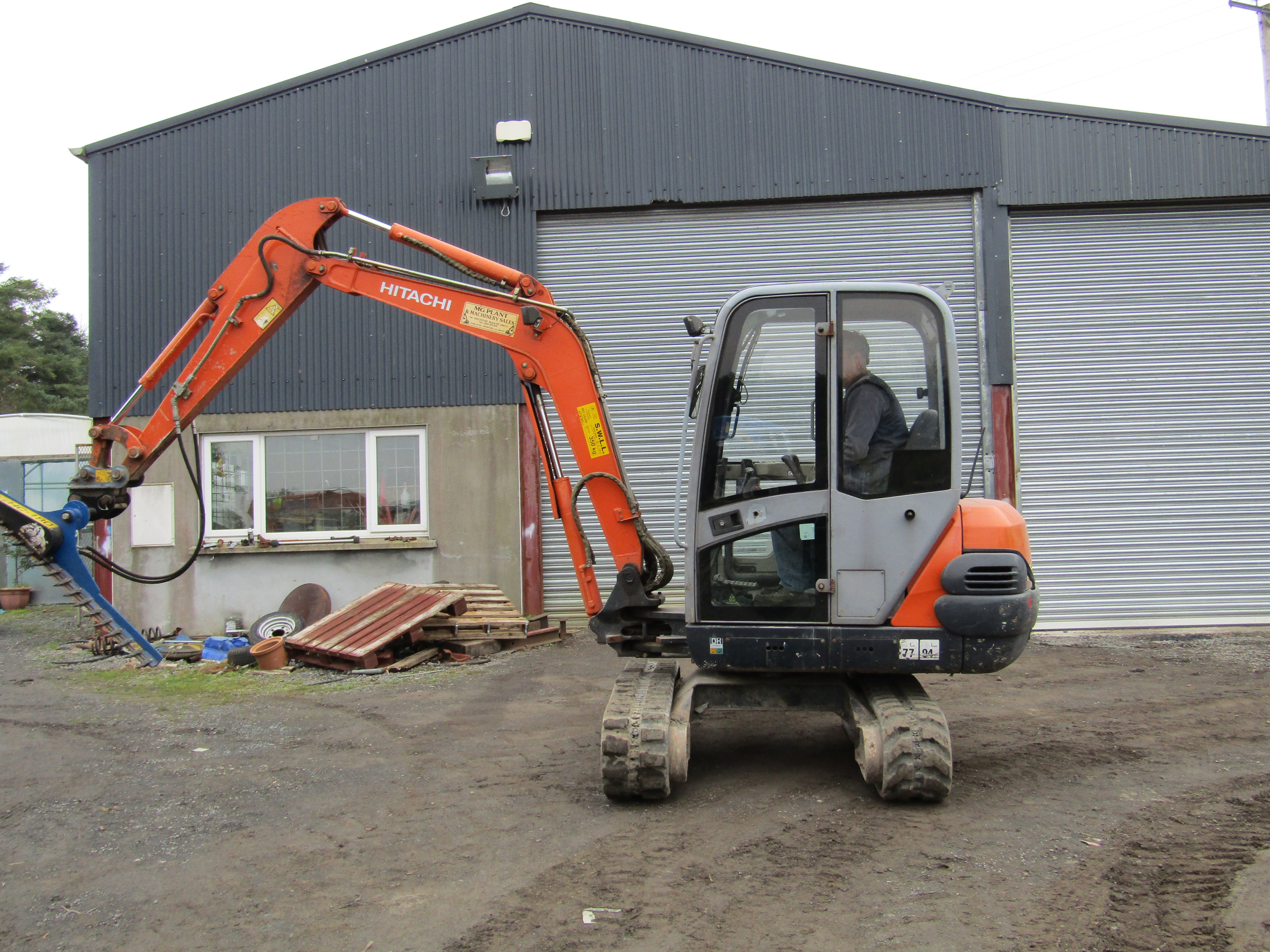 declan mc ellin plant hire logo